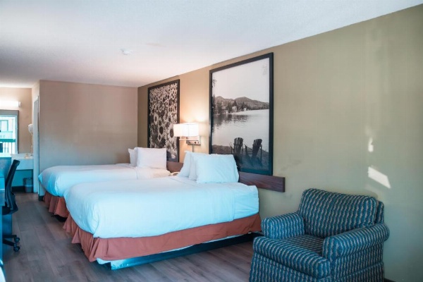 Super 8 by Wyndham Columbia SC / Ft. Jackson image 26