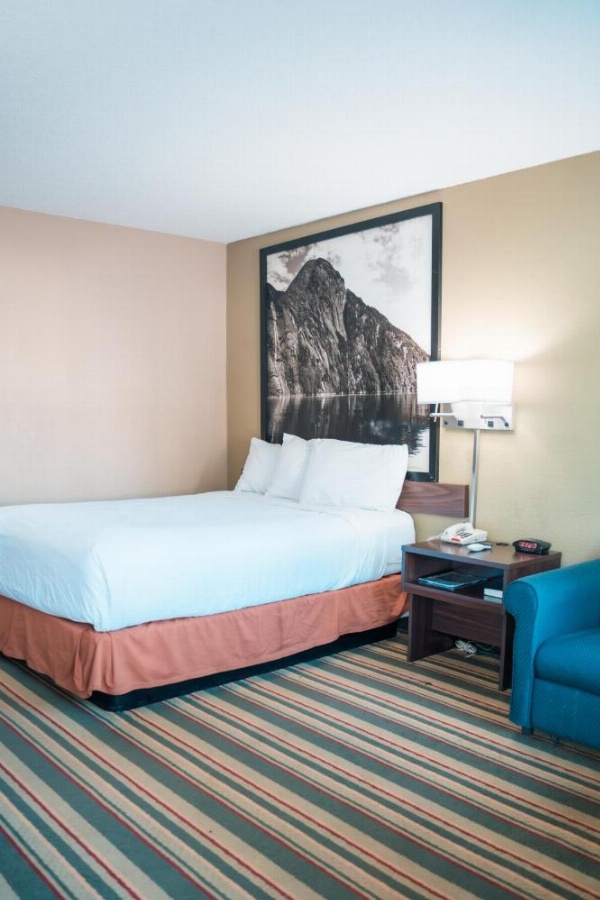 Super 8 by Wyndham Columbia SC / Ft. Jackson image 27