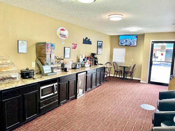 Super 8 by Wyndham Columbia SC / Ft. Jackson image 3
